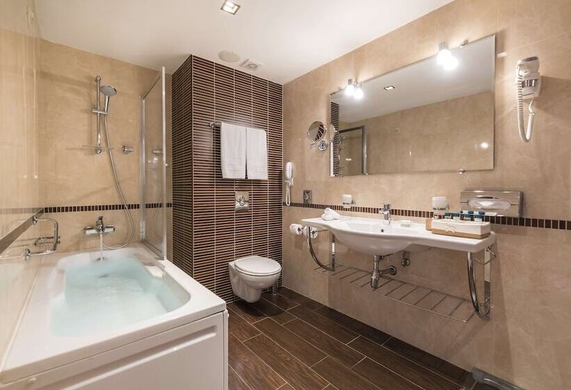 Номер Executive, Kempinski Hotel Grand Arena Bansko