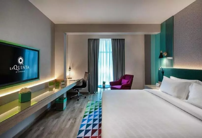 اتاق لوکس با تخت بزرگ, La Quinta By Wyndham Dubai Jumeirah