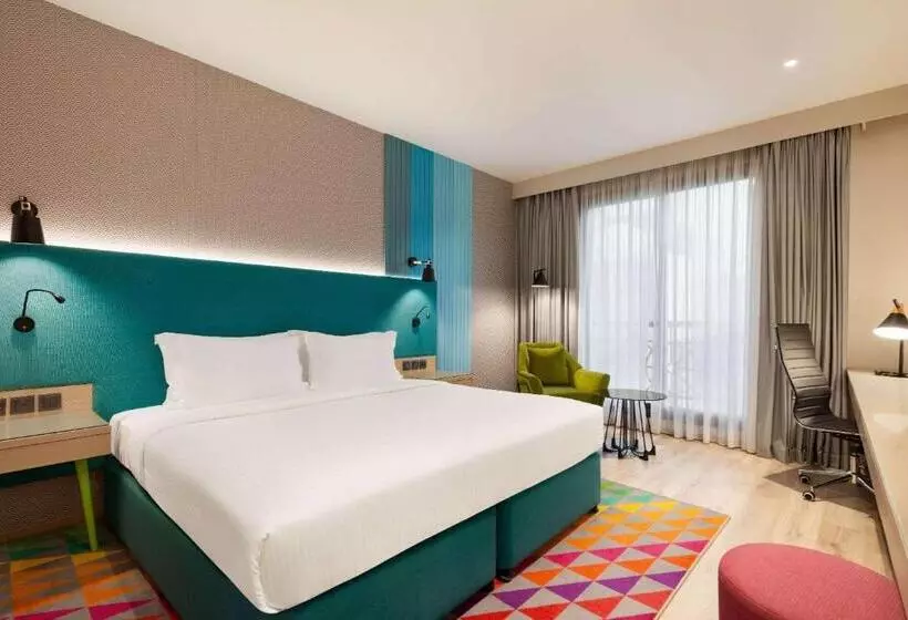 اتاق لوکس با تخت بزرگ, La Quinta By Wyndham Dubai Jumeirah