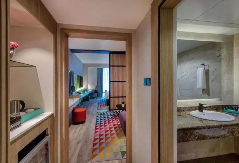 سوئیت جونیور با تخت بزرگ, La Quinta By Wyndham Dubai Jumeirah