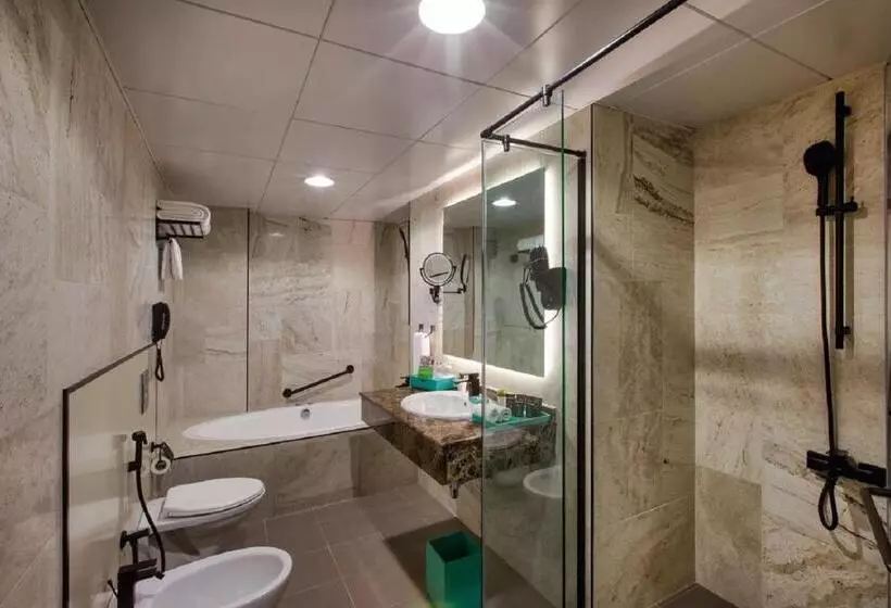 Deluxe Suite King Bed, La Quinta By Wyndham Dubai Jumeirah