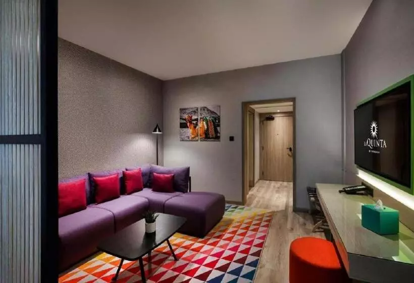 سوئیت جونیور با تخت بزرگ, La Quinta By Wyndham Dubai Jumeirah