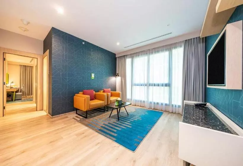 Deluxe Suite King Bed, La Quinta By Wyndham Dubai Jumeirah