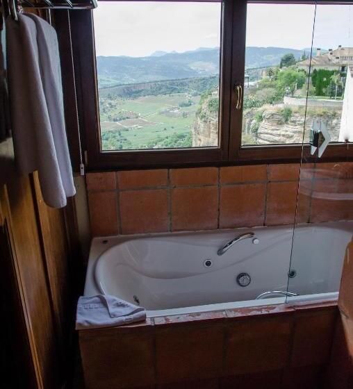 Junior suite with river view, Montelirio