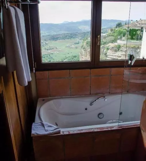 Junior suite with river view, Montelirio