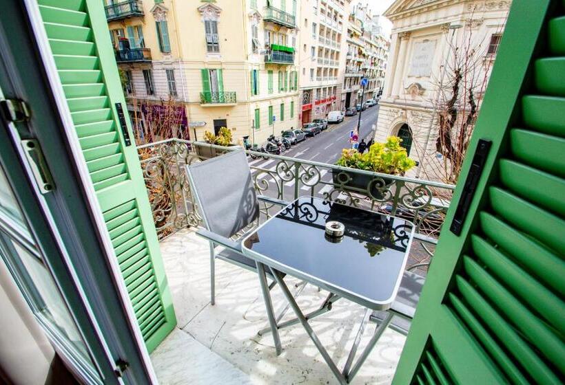 テラス付スーペリアルーム, Parisien