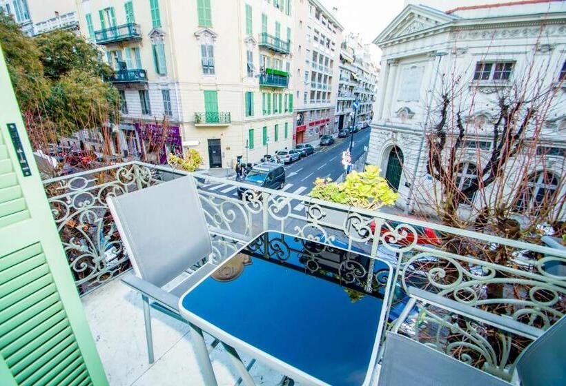 テラス付スーペリアルーム, Parisien