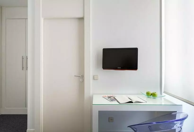 اتاق استاندارد یک نفره, Room Mate Mario