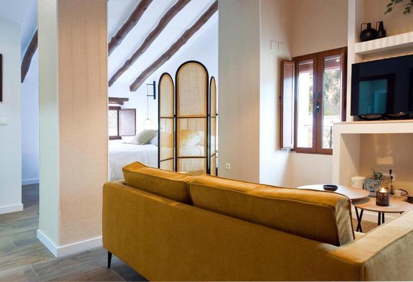 جناح مطلّ علي الجبل, Cases Noves   Boutique Accommodation   Adults Only