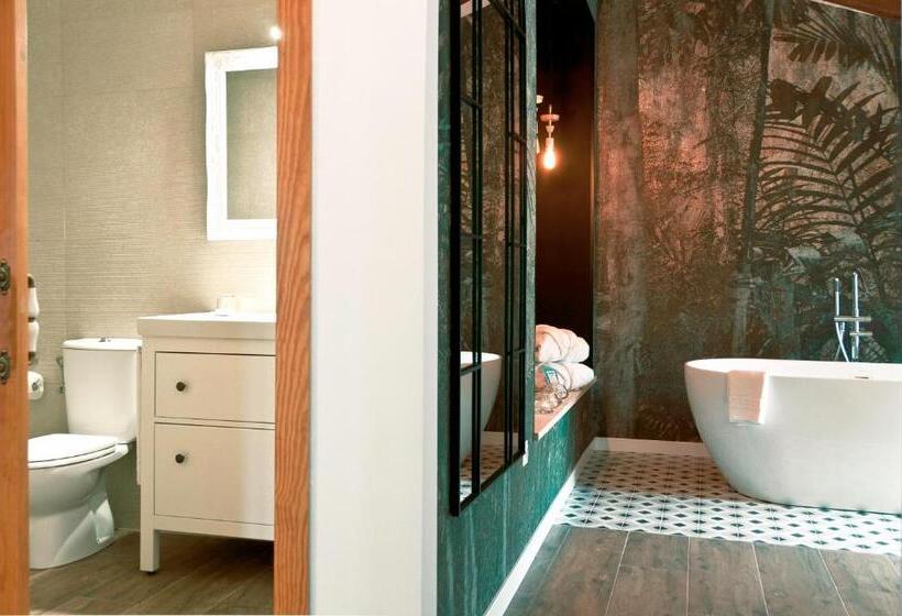 جناح مطلّ علي الجبل, Cases Noves   Boutique Accommodation   Adults Only