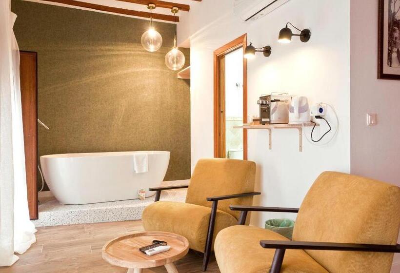 غرفة ديلوكس مطلّة علي البحر مزوَّدة بشُرفة, Cases Noves   Boutique Accommodation   Adults Only