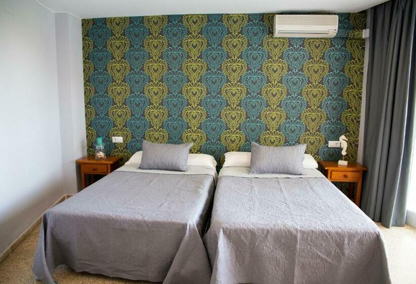 חדר סטנדרט לשלושה, Salambina