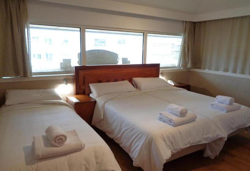 غرفة قياسية ثلاثية, Villa De Betanzos