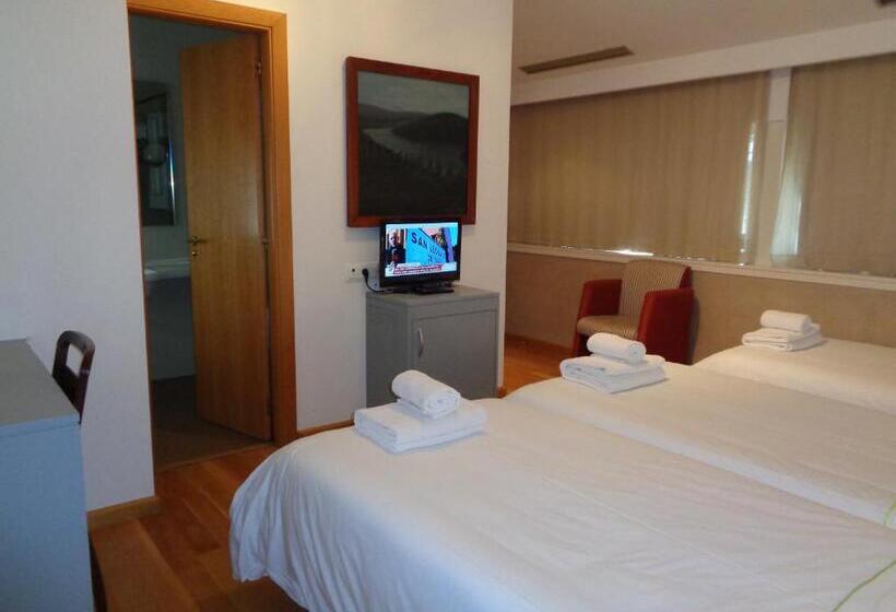 غرفة قياسية ثلاثية, Villa De Betanzos