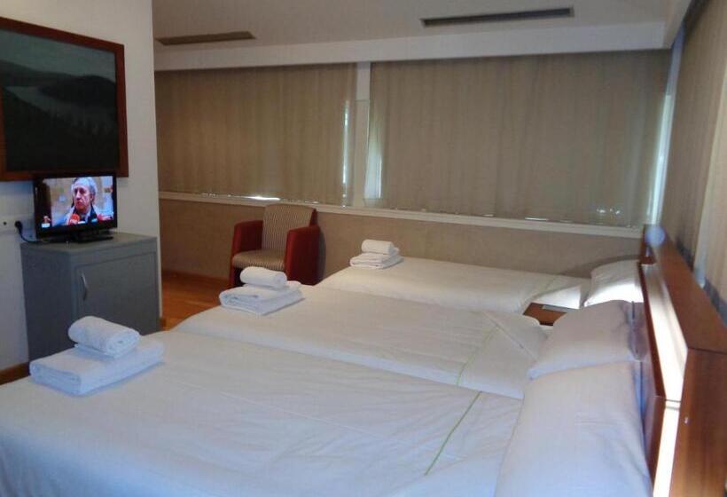 غرفة قياسية ثلاثية, Villa De Betanzos