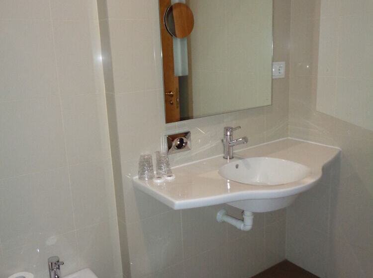 غرفة قياسية, Villa De Betanzos