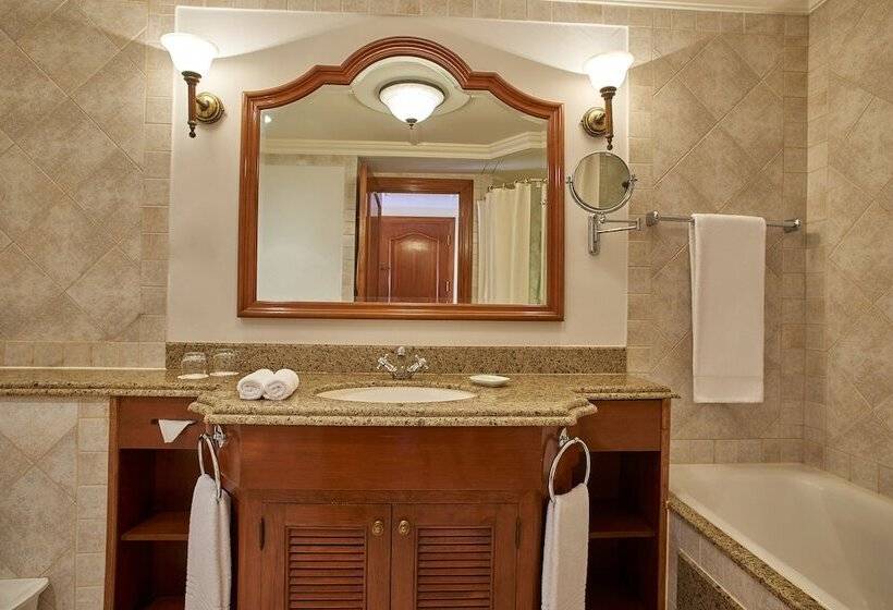 اتاق لوکس, The Cascades Golf Resort, Spa & Thalasso