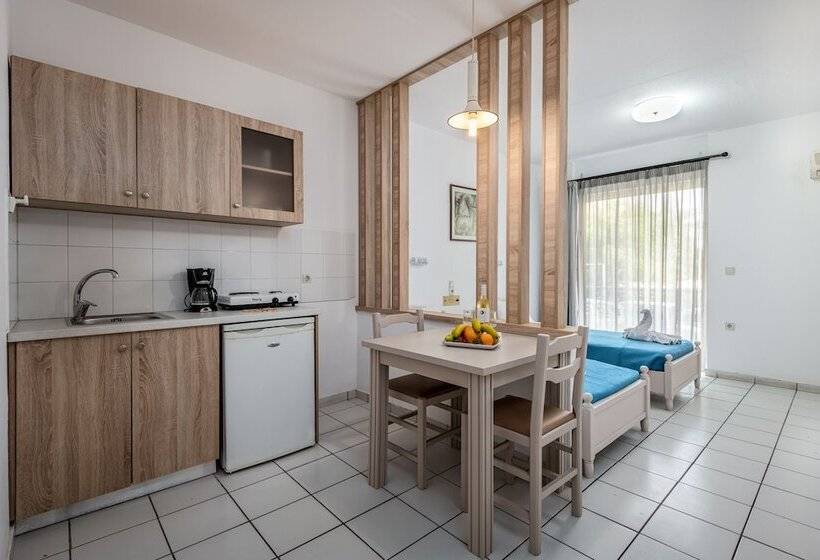 スタンダードスタジオ, Angela