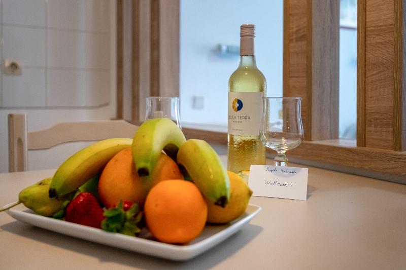 スタンダードスタジオ, Angela