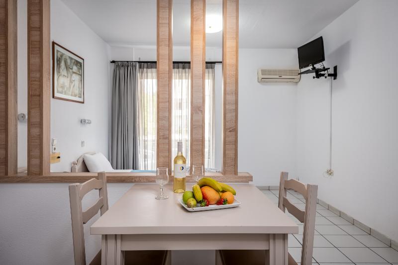 スタンダードスタジオ, Angela