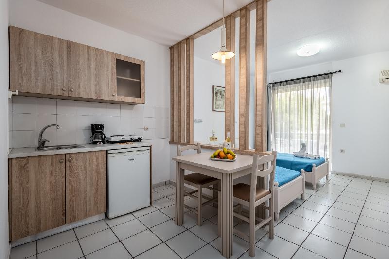 スタンダードスタジオ, Angela