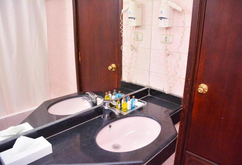 اتاق خانوادگی, Aracan Pyramid