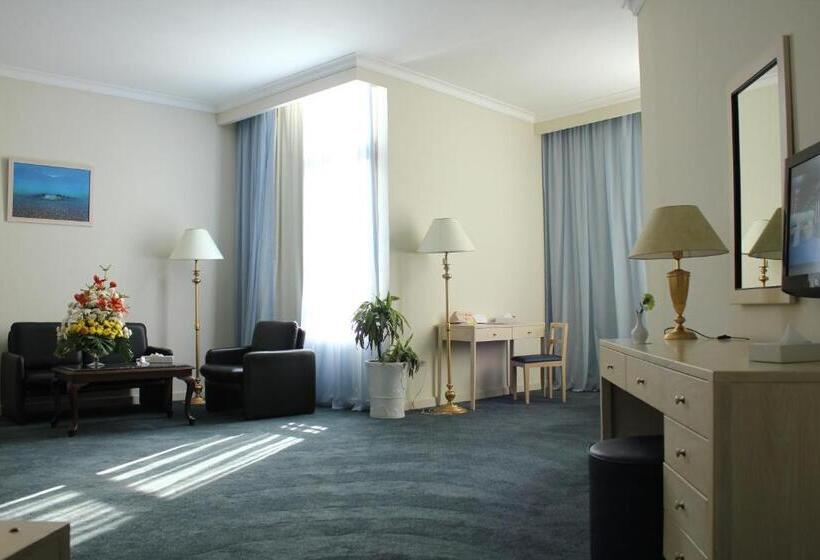 اتاق خانوادگی, Aracan Pyramid