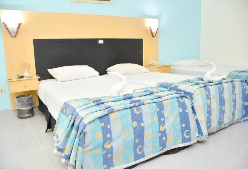 اتاق استاندارد سه نفره, Aracan Pyramid