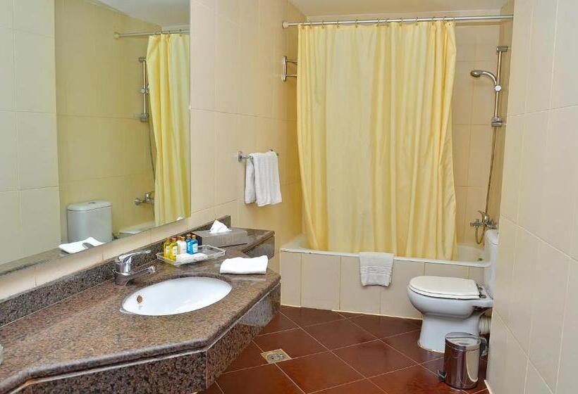 اتاق استاندارد سه نفره, Aracan Pyramid