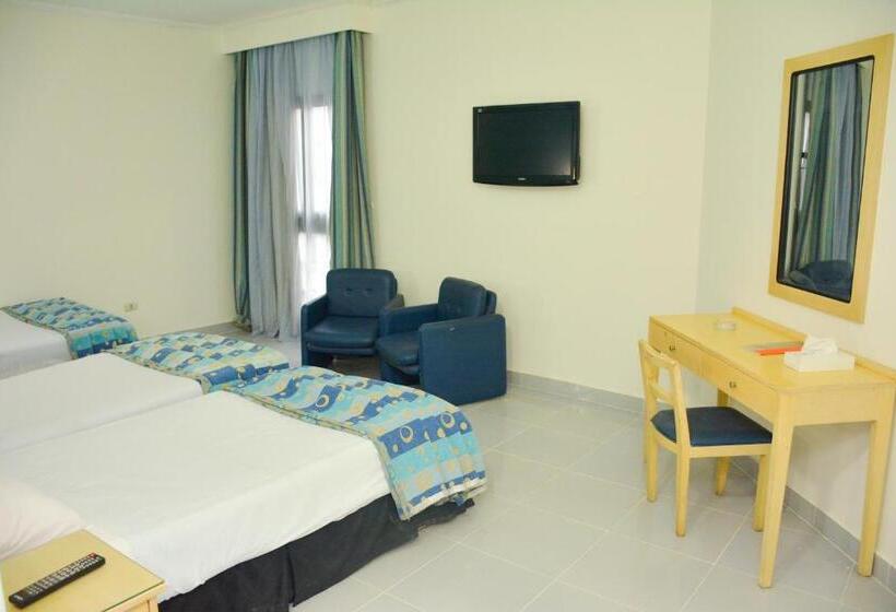 اتاق استاندارد سه نفره, Aracan Pyramid