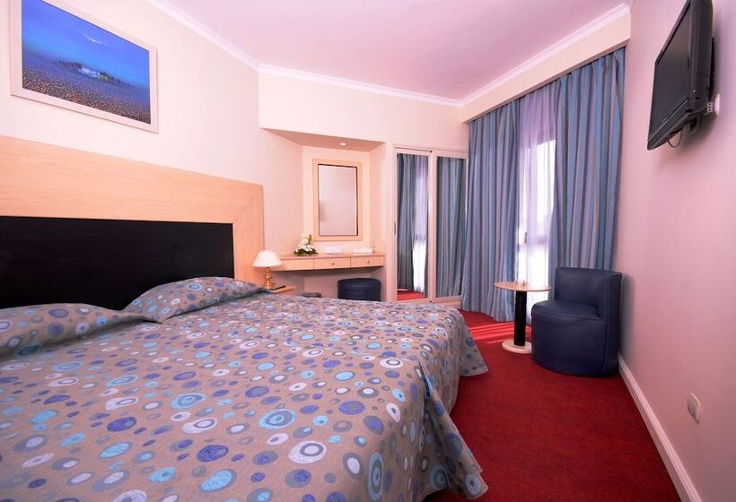 اتاق استاندارد سه نفره, Aracan Pyramid