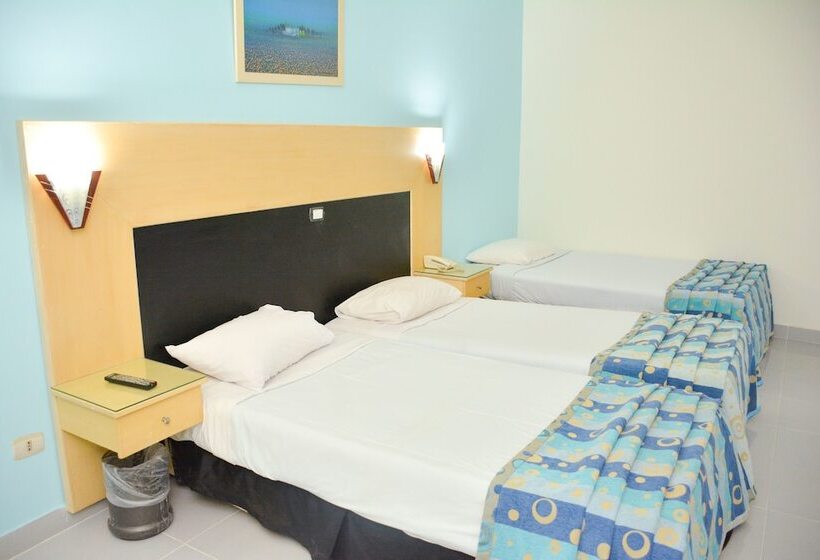 اتاق استاندارد سه نفره, Aracan Pyramid