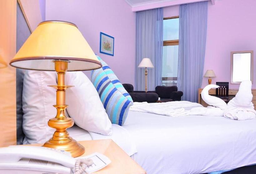 اتاق خانوادگی, Aracan Pyramid