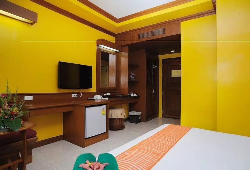 اتاق سوپریور, Baumanburi Hotel Patong