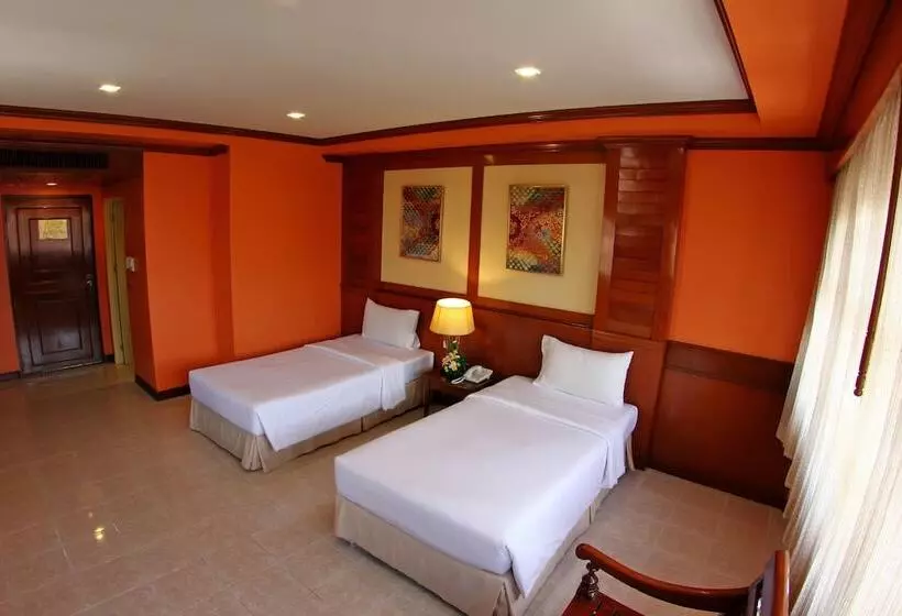اتاق سوپریور, Baumanburi Hotel Patong
