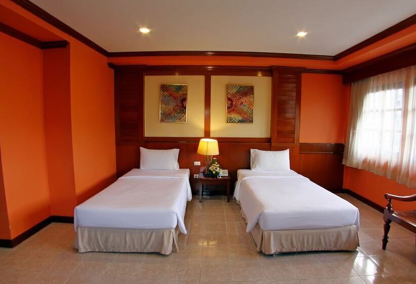 Номер Superior, Baumanburi Hotel Patong