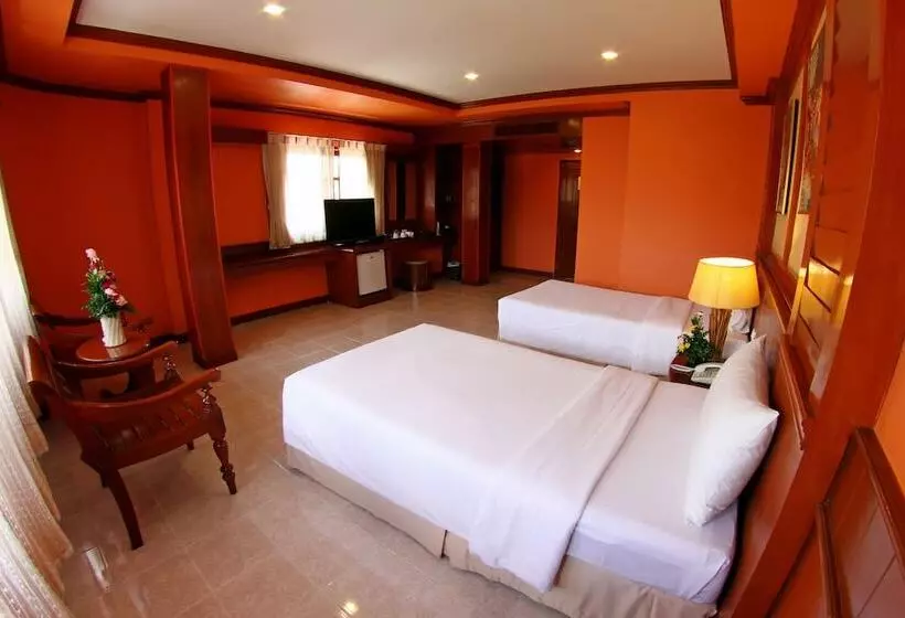 اتاق سوپریور, Baumanburi Hotel Patong