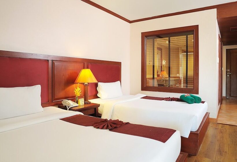 Номер Deluxe, Baumanburi Hotel Patong