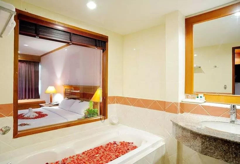 اتاق لوکس, Baumanburi Hotel Patong