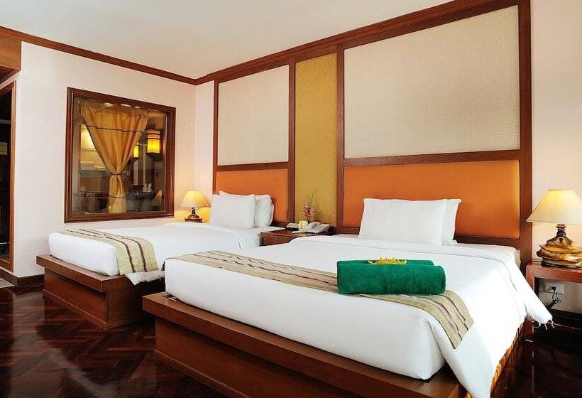 Номер Deluxe, Baumanburi Hotel Patong