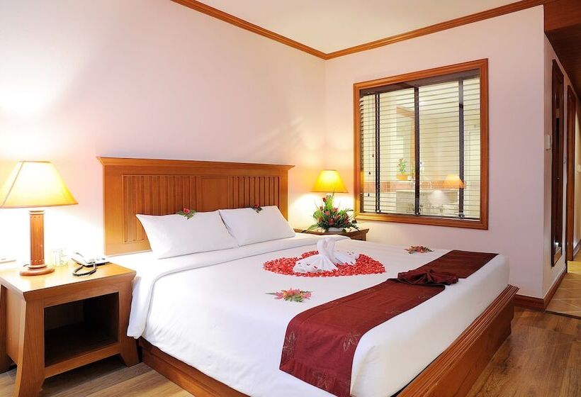 디럭스 룸, Baumanburi Hotel Patong