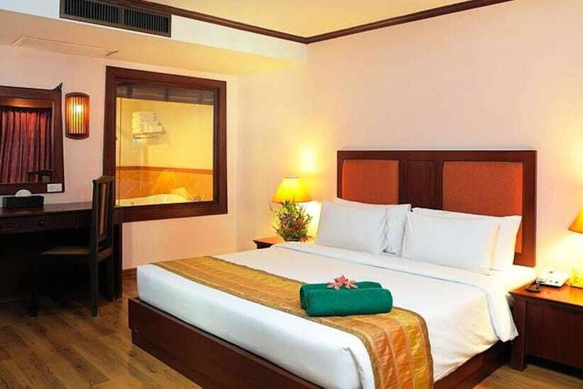 Люкс Семейный 2 Спальни, Baumanburi Hotel Patong