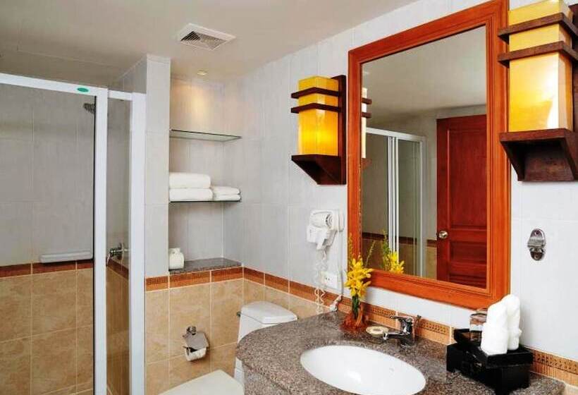 Люкс Семейный 2 Спальни, Baumanburi Hotel Patong