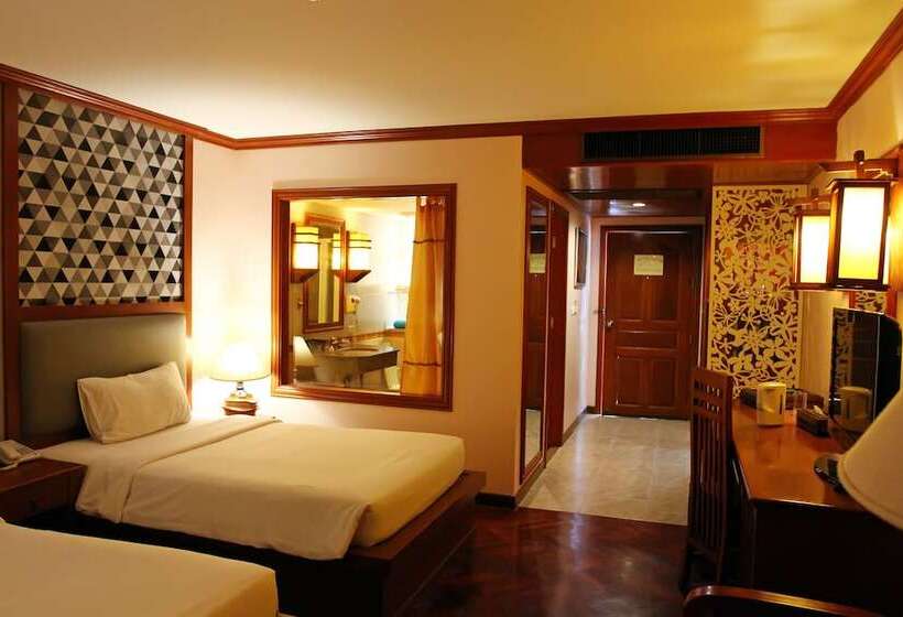 Номер Deluxe, Baumanburi Hotel Patong