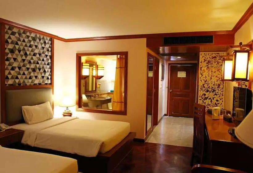 اتاق لوکس, Baumanburi Hotel Patong
