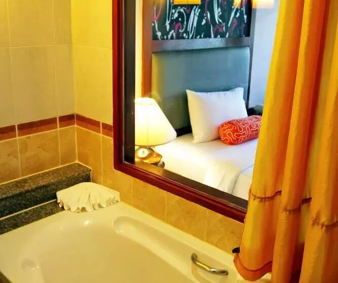 اتاق لوکس, Baumanburi Hotel Patong