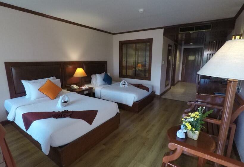 Номер Deluxe, Baumanburi Hotel Patong