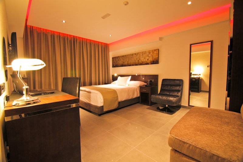 디럭스 룸, Baumanburi Hotel Patong