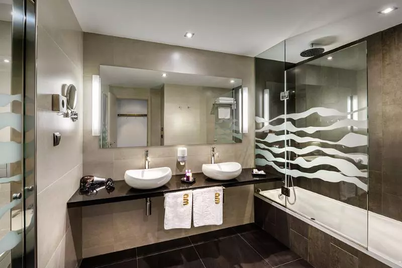 キングサイズベッドのスタンダードルーム, Crowne Plaza Padova, An Ihg