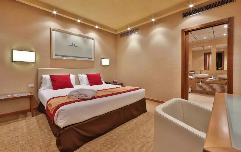 キングサイズベッドのスイートルーム, Crowne Plaza Padova, An Ihg